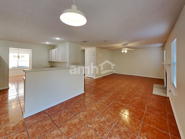 Building Photo - 509 Lazy River Ln
