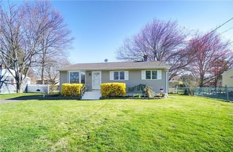 Building Photo - 99 Putney Dr