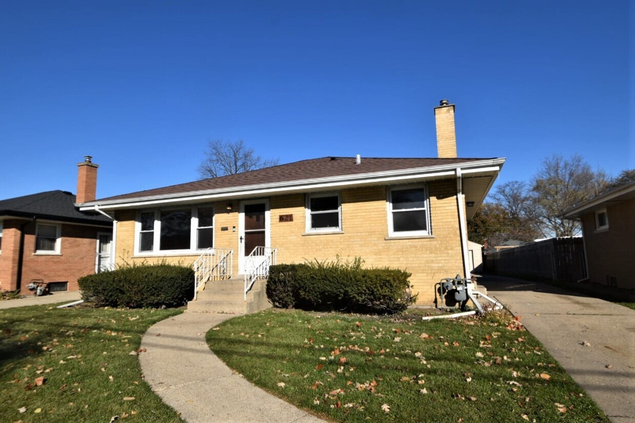 621 W Wood St House Rental in Bensenville, IL