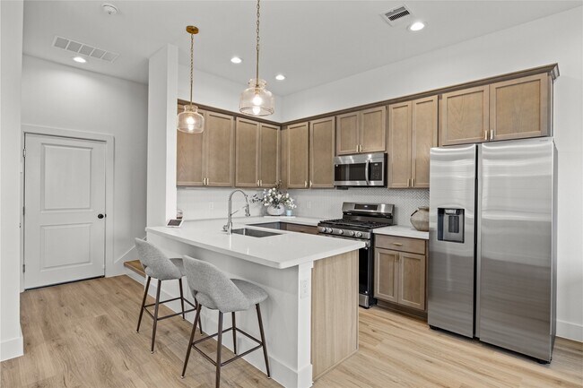 Building Photo - 1550 W Tidwell Rd