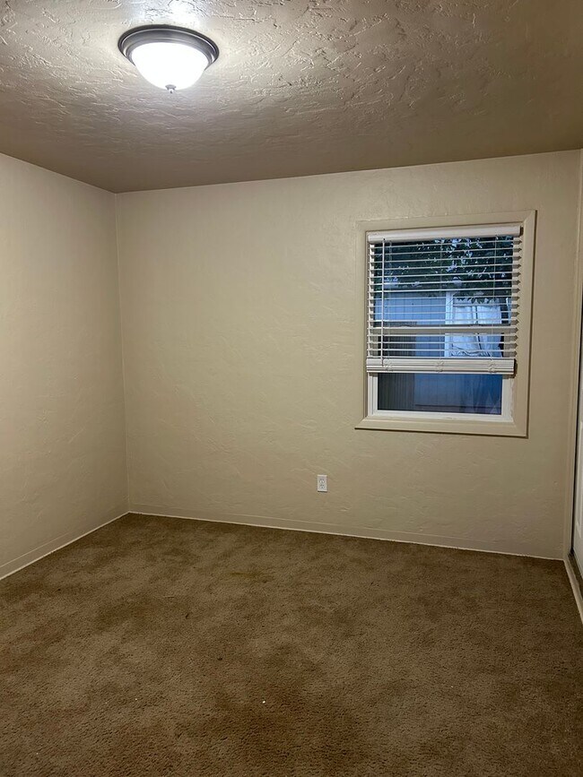 Building Photo - (889) Beca Ave Cottage - PET FRIENDLY - 2 Bed / 1 Bath