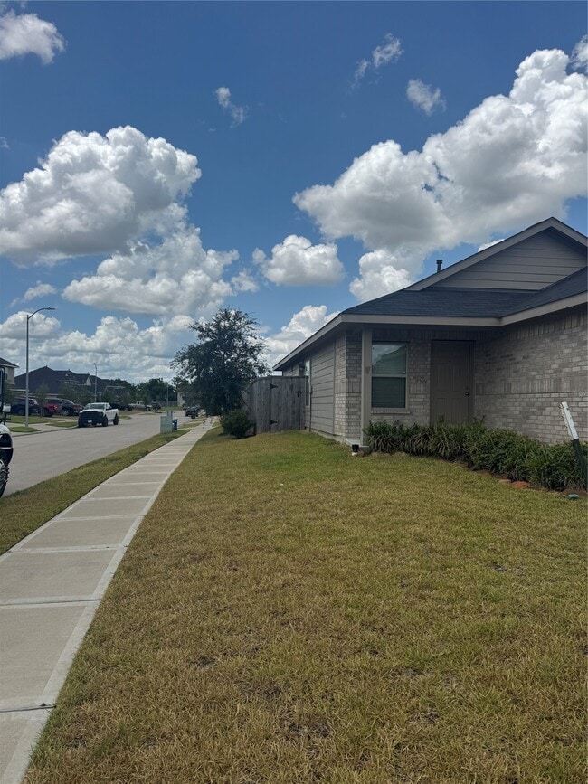 Building Photo - 18703 Mercer Fls Dr