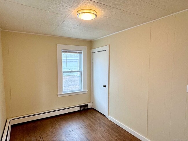 Building Photo - 132 N Elm St