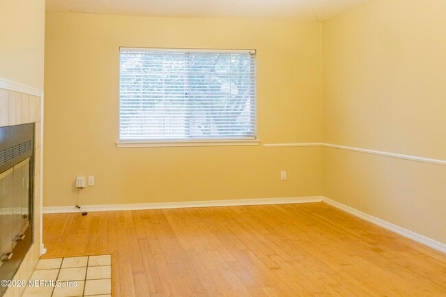 Foto del edificio - 8066 Dickie Dr