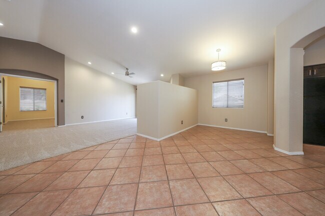 Foto del edificio - 2921 River Creek Pl