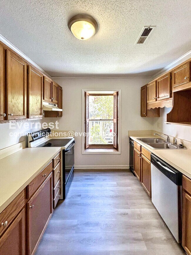 Foto del edificio - 2 Bed, 2.5 Bath Townhome with Assigned Par...