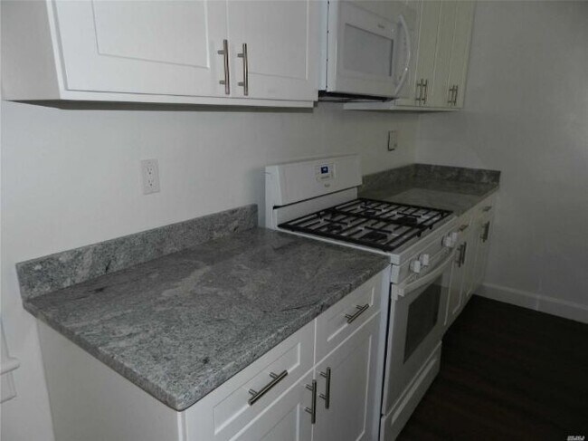 Foto del edificio - 239-10 Poplar St