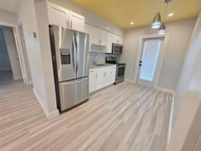 Building Photo - 250 NE 42nd Ct