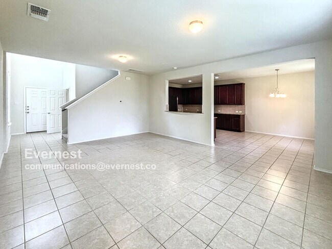 Building Photo - Charming and Spacious 3-Bedroom Home with ...