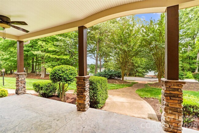Foto del edificio - 8994 Azalea Rd