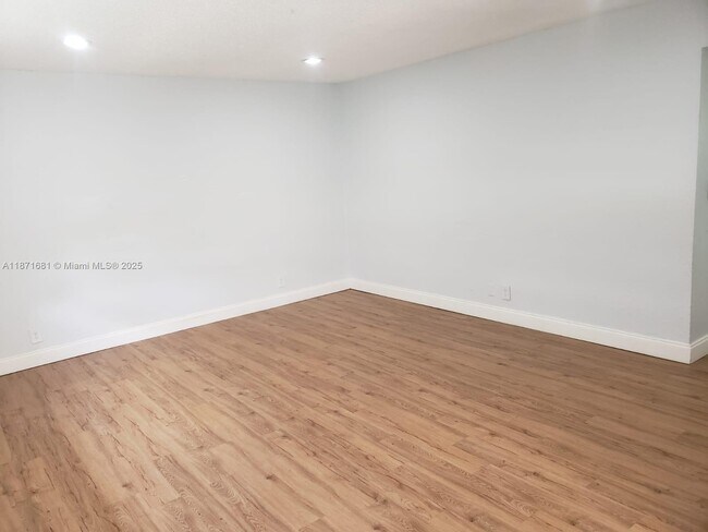 Foto del edificio - 7901 NW 44th Ct