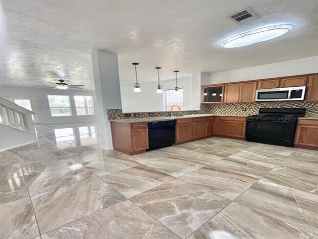 Building Photo - 21122 Escala Dr