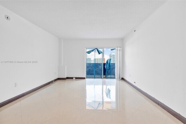 Building Photo - 400 Kings Point Dr