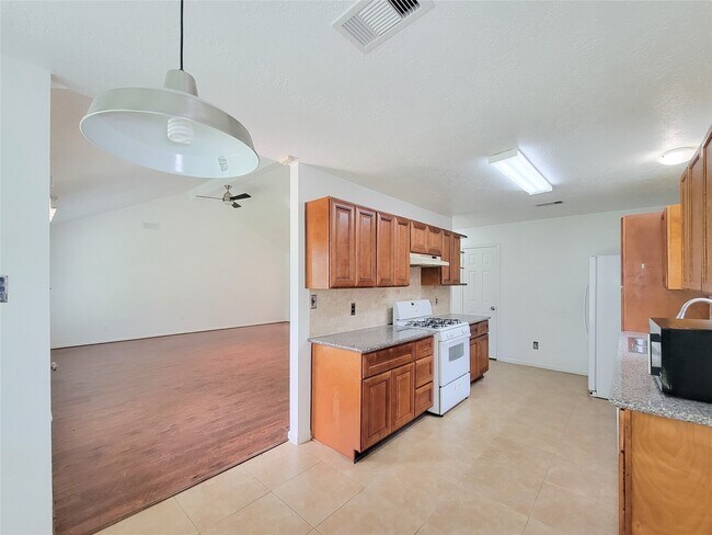 Foto del edificio - 16807 Sussex Dr
