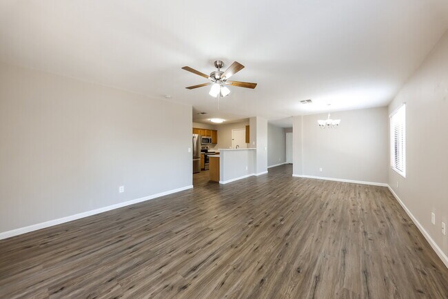 Foto del edificio - 8601 W Elm St