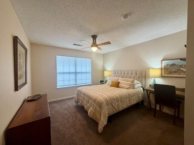 Foto del edificio - Furnished Two Bedroom Condo in The Reserve at Woodbridge.