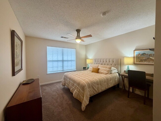 Building Photo - Furnished Two Bedroom Condo in The Reserve at Woodbridge.