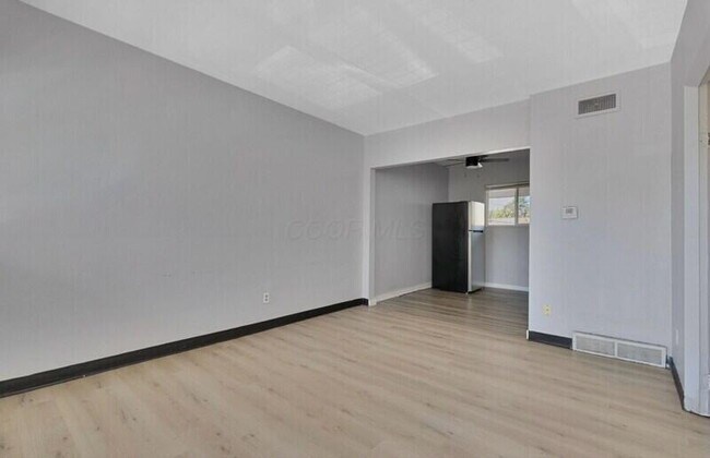 Foto del edificio - 464 E Norwich Ave