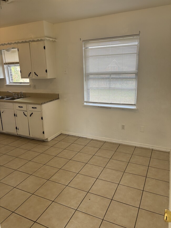 Building Photo - 1220 Mcdonald Dr