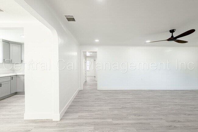 Foto del edificio - 341 Laurel Ave