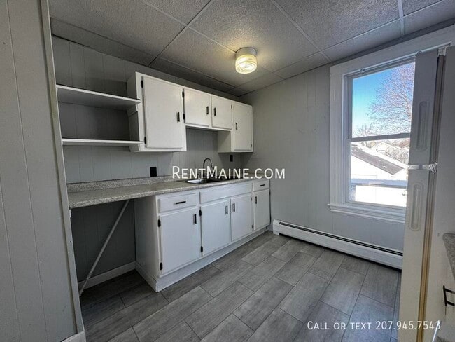 Building Photo - 17 Edwards St