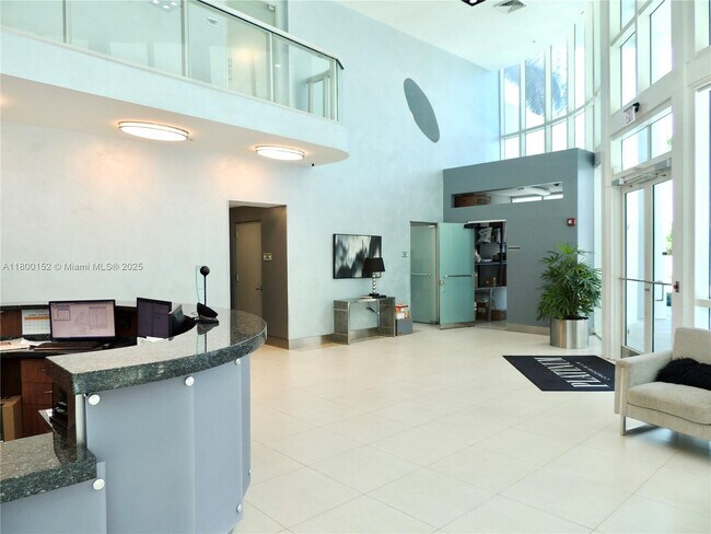 Foto del edificio - 480 NE 30th St