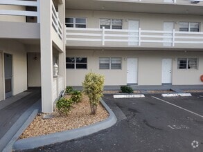 Building Photo - 2100 Diana Dr