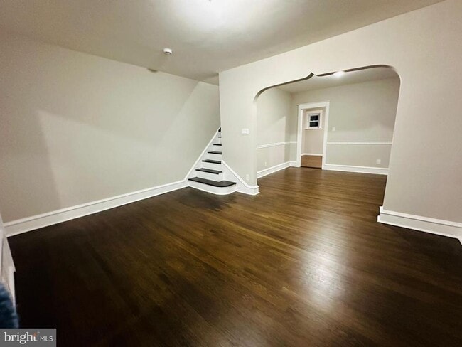 Building Photo - 106 N Llanwellyn Ave