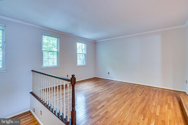Building Photo - 10151 Valentino Dr
