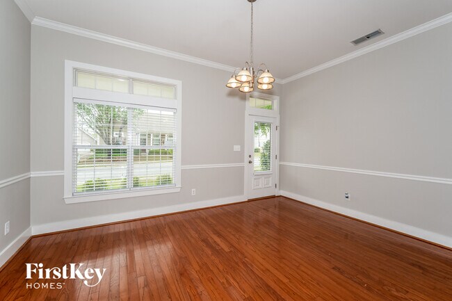 Foto del edificio - 4598 Clubview Dr