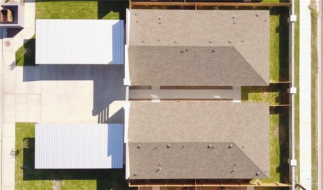 Building Photo - 30 W Kenwood St