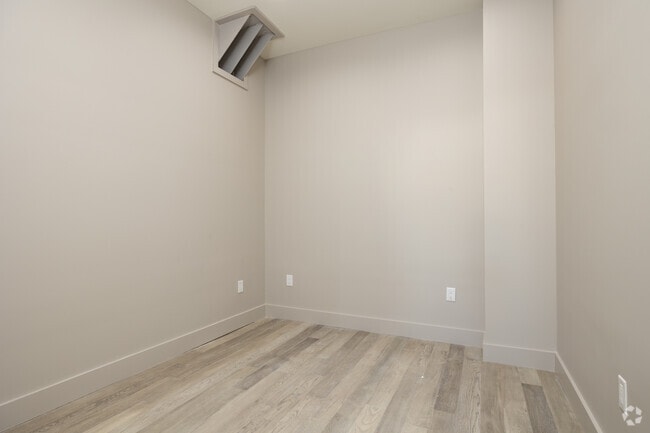 1BR, 1BA - 938SF - 604 Bloomfield