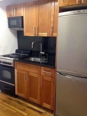 Building Photo - Prime Soho 1 Bed 1 Bath Apt