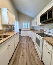 Building Photo - 218 Pineview