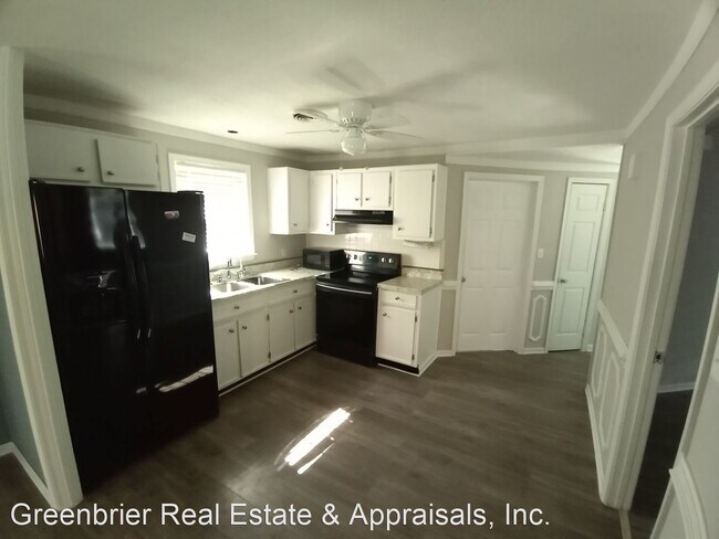 Foto del edificio - 3 br, 1.5 bath House - 100 Welch Lane
