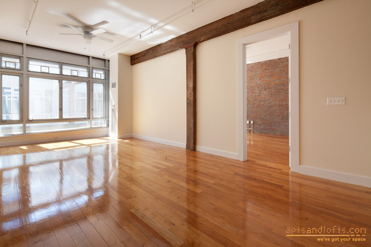 Primary Photo - 275 Conover St