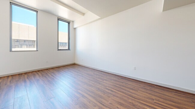 Interior Photo - 3033 Wilshire
