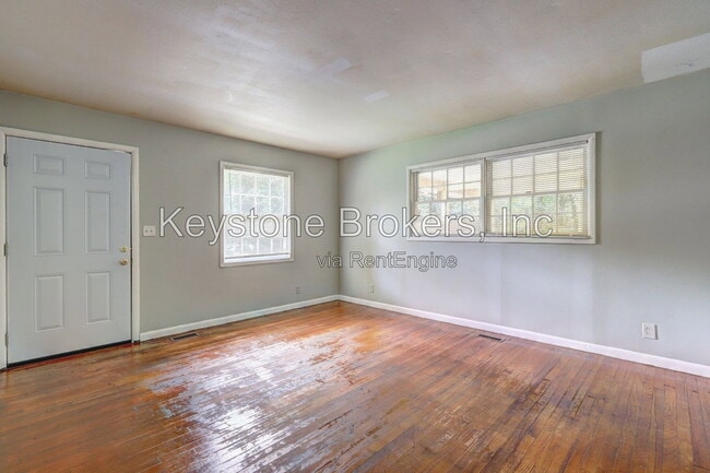 Building Photo - 2475 Groveland Cir N