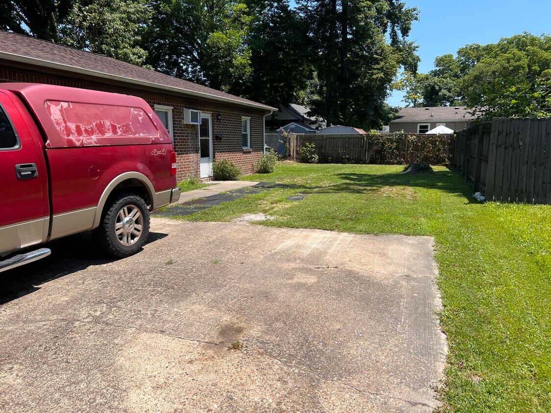 Primary Photo - 3020 Kansas Ave