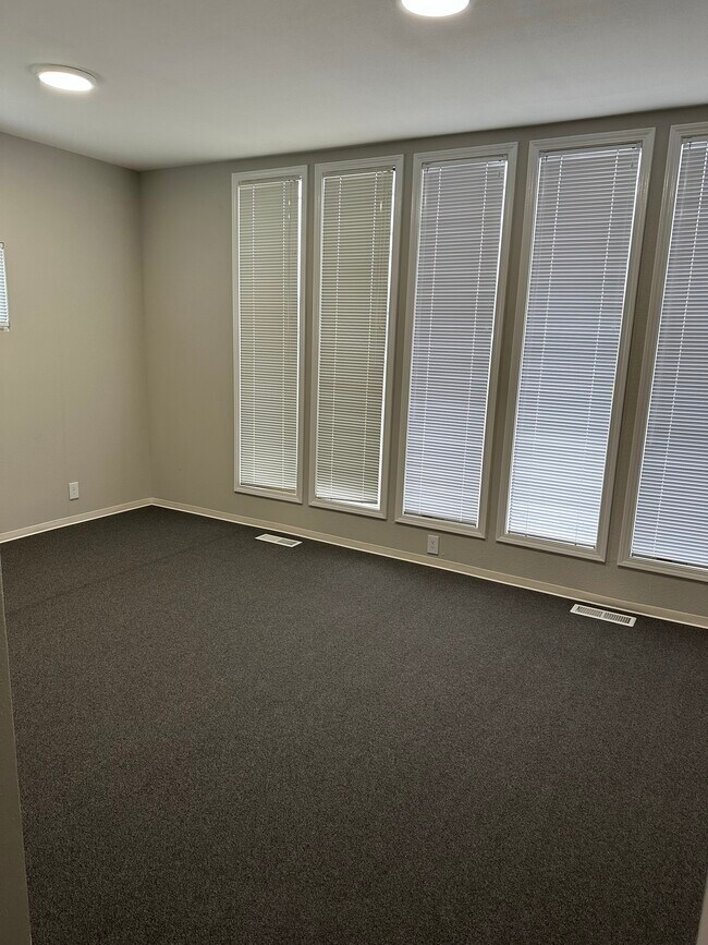 Foto del edificio - 1120 W Lincoln Ave