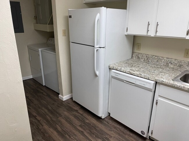 Building Photo - PORTLAND TOWNHOMES