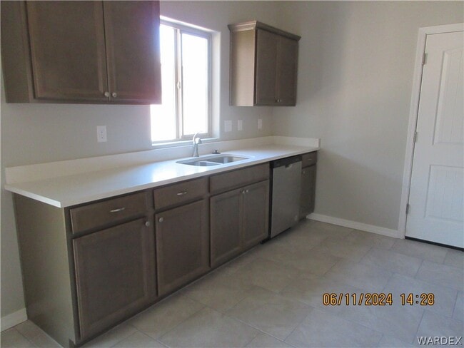 Building Photo - 3555 N Kenneth Rd