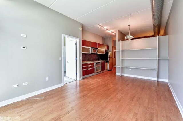Primary Photo - 650 W Wayman St