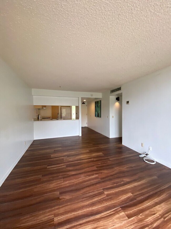 Foto del edificio - Makaha Valley Towers 2/1