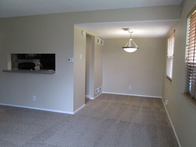 Building Photo - 1250 S Monaco Pky
