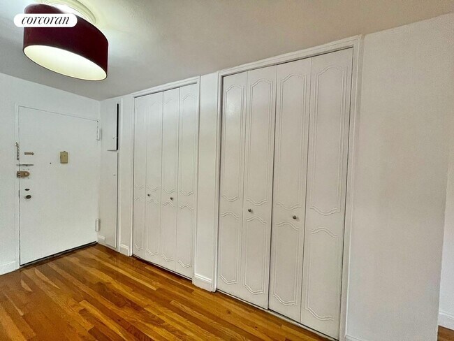 Foto del edificio - 1200 E 53rd St