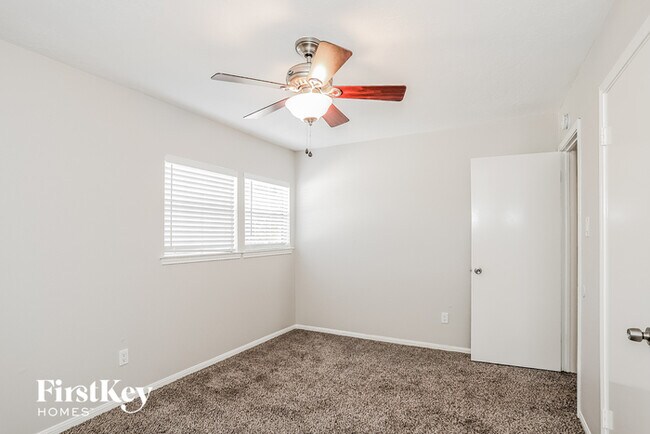 Building Photo - 15335 Pebble Lake Dr