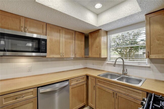Building Photo - 6016 Westcreek Dr