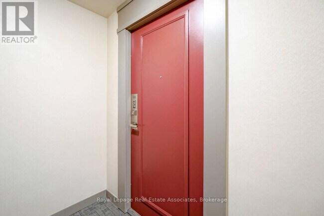 Building Photo - 4055 Parkside Village Dr