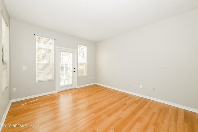 Building Photo - 13700 Richmond Park Dr N